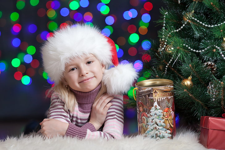 girl's white fur hat, smile, box, girl, Bank, tree, child, cap, Christmas decorations, HD wallpaper