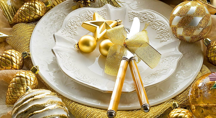 Christmas Dinner, 2 white ceramic round plates, new year, lovely, stars, balls, christmas, nice, dinner, beautiful, plate, decoration, pretty, golde, HD wallpaper