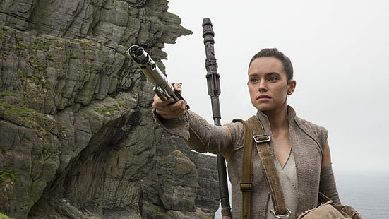 kobiety, Star Wars, Star Wars: The Last Jedi, miecz świetlny, Rey (z Gwiezdnych wojen), brunetka, Daisy Ridley, Tapety HD HD wallpaper