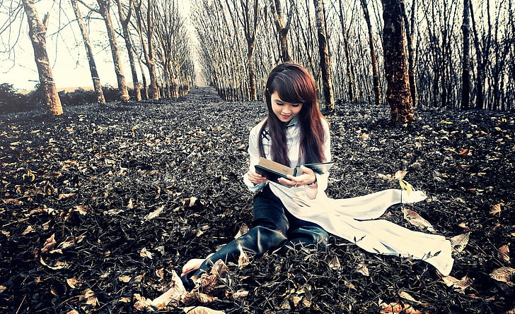 Момиче, което чете книга, дамски бял халат, момичета, есен, азиатски, книга, HD тапет