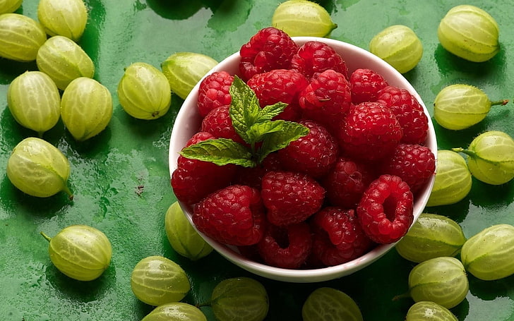 bunch of strawberries, berry, raspberry, gooseberry, leaves, HD wallpaper