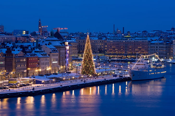 noche, la ciudad, río, feriado, barco, año nuevo, hogar, navidad, muelle, árbol, Estocolmo, Suecia, guirnalda, fuego, luces, Fondo de pantalla HD