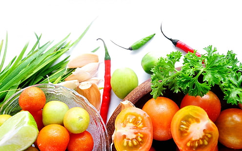 rodajas de tomate y chile, platos, verduras, tomates, pimientos, hierbas, ajo, cebolla, Fondo de pantalla HD HD wallpaper