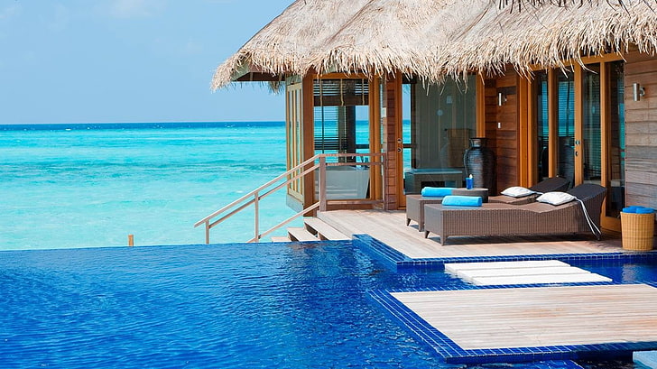 коричневый деревянный плавучий коттедж, Мальдивы, курорт, бассейн, пляж, тропический, море, роскошь, лето, бунгало, природа, пейзаж, HD обои