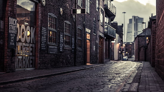 Dock Street Market facade, street, depth of field, England, London, dark, city, cobblestone, Leeds, building, UK, urban, sidewalks, dock street market, cafes, road, HD wallpaper HD wallpaper