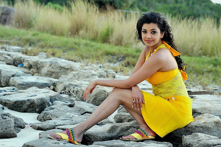 Kajal Agarwal in abito giallo, abito senza maniche giallo da donna, celebrità femminili, Kajal Agarwal, bollywood, attrice, giallo, abito, Sfondo HD