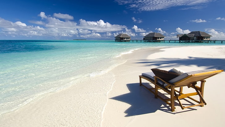 brown wooden beach lounge chair, beach, sea, tropics, chair, pillows, bungalow, HD wallpaper