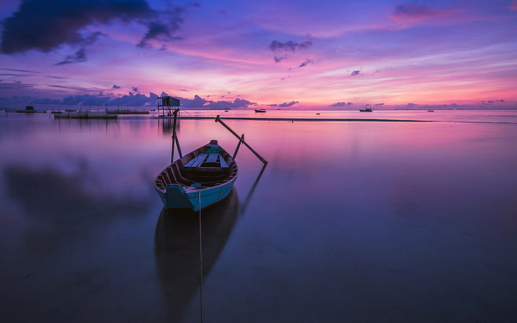 Purple ocean boats sunrise-scenery HD Wallpaper, blue wooden canoe, HD wallpaper