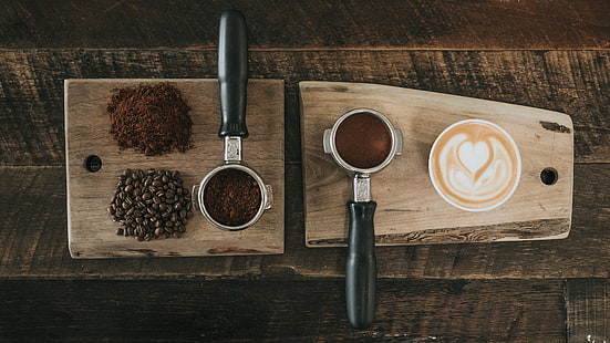 café, grains de café, latte, latte art, surface en bois, bois, texture, grains de café moulus, Fond d'écran HD HD wallpaper