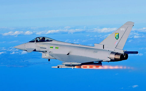 Eurofighter Typhoon EF2000 de combate, lanzamiento de misiles, avión de combate gris, Eurofighter, Typhoon, Fighter, Missile, Launch, Fondo de pantalla HD HD wallpaper