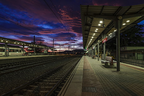 سكة حديدية رمادية ومقعد ، محطة قطار، خلفية HD HD wallpaper