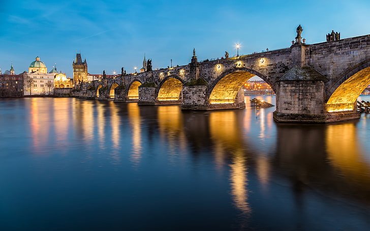Karlsbron Historisk bro vid floden Vltava i Prag Tjeckien 4k Ultra HD skrivbordsunderlägg för datorer Bärbar dator Tablet och mobiltelefoner 3840 × 240, HD tapet