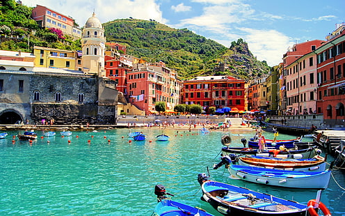 Vernazza, Италия, град, море, плаж, лодки, къщи, хора, Vernazza, Италия, Град, Море, Плаж, Лодки, Къщи, Хора, HD тапет HD wallpaper