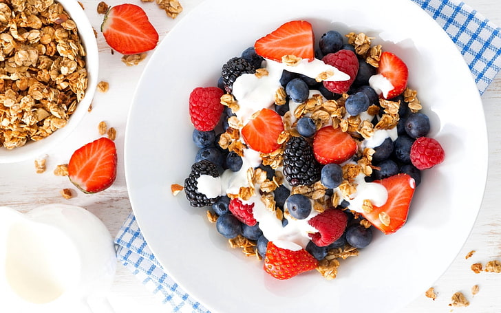 round white ceramic plate, berries, strawberries, blueberries, raspberries, blackberries, dish, yogurt, HD wallpaper