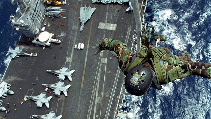 soldado fondo de pantalla de caída libre, militar, soldado, avión militar, portaaviones, Marina de los Estados Unidos, paracaidistas, FA-18 Hornet, Grumman F-14 Tomcat, Grumman E-2 Hawkeye, Fondo de pantalla HD