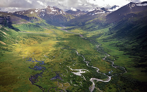 Bergtapete, Landschaft, Natur, Tal, Fluss, Luftaufnahme, Berge, Alaska, schneebedeckte Spitze, Wolken, Grün, Frühling, HD-Hintergrundbild HD wallpaper