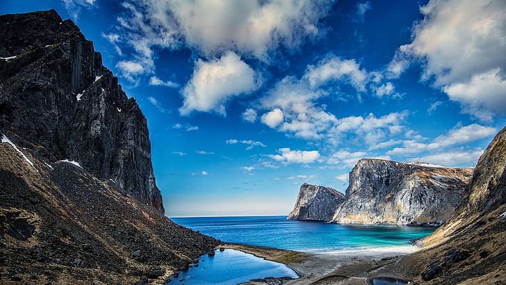 海岸、ヨーロッパ、青い海、ノルウェー、ロフォーテン諸島、風景、山、海、形成、空、ノルウェー海、岬、海岸、崖、雲、水、岩、海、 HDデスクトップの壁紙