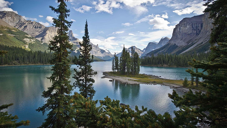 naturaleza, paisaje, montañas, árboles, bosque, agua, lago, nubes, reflexión, Canadá, pinos, isla, Fondo de pantalla HD