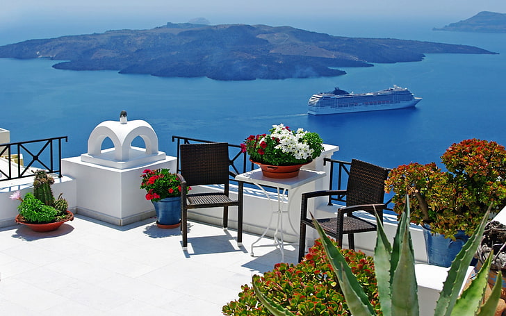 pianta di aloe vera, balcone, fiori, sedie, vista dall'alto, mare, nave, isola, Sfondo HD