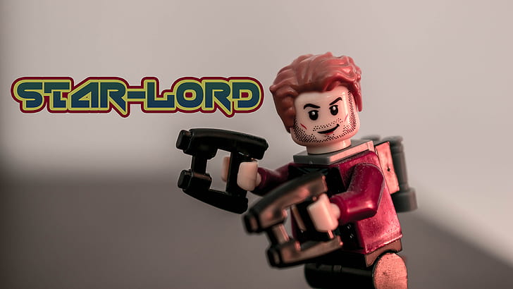 Starlord, Wächter der Galaxis, Wächter der Galaxis2, LEGO, Pistole, unscharfer, einfacher Hintergrund, grauer Hintergrund, Retrostil, HD-Hintergrundbild