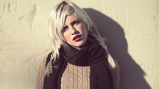 Devon Jade, Betrachter betrachtend, weißes Haar, Modell, Sommersprossen, Gesicht, Frauen, HD-Hintergrundbild HD wallpaper