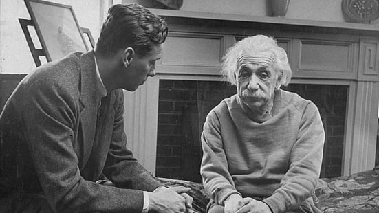 Albert Einstein, mężczyźni, Albert Einstein, monochromatyczny, naukowcy, siedzący, wąsy, stare zdjęcia, starzy ludzie, Tapety HD HD wallpaper
