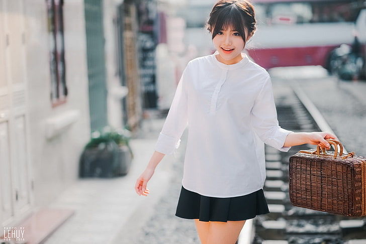 Asia, tersenyum, rok mini, perempuan, perkotaan, Wallpaper HD