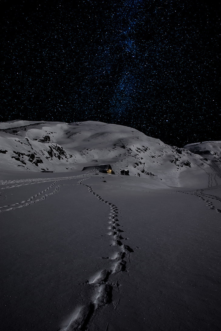 black and blue sky phenomenon, night, snow, mountains, footprints, winter, HD wallpaper