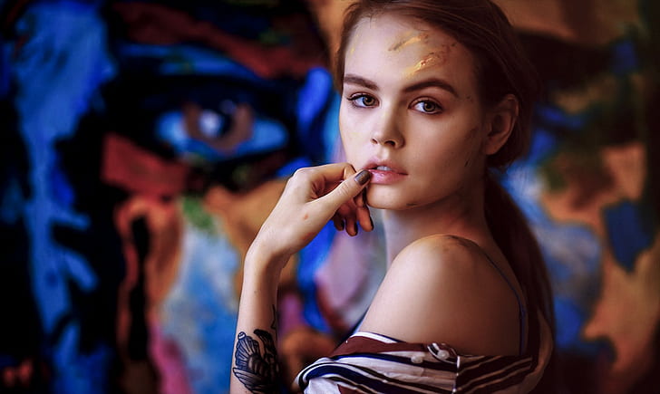 Anastasia Scheglova, donne, modella, viso, ritratto, dito sulle labbra, tatuaggio, Sfondo HD