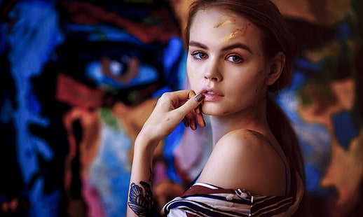 Анастасия Щеглова, женщина, модель, лицо, портрет, палец на губах, тату, HD обои HD wallpaper
