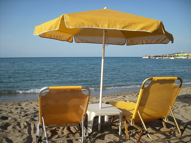 pantai, horizon, pasir, laut, pantai, langit, kursi berjemur, meja, payung, Wallpaper HD