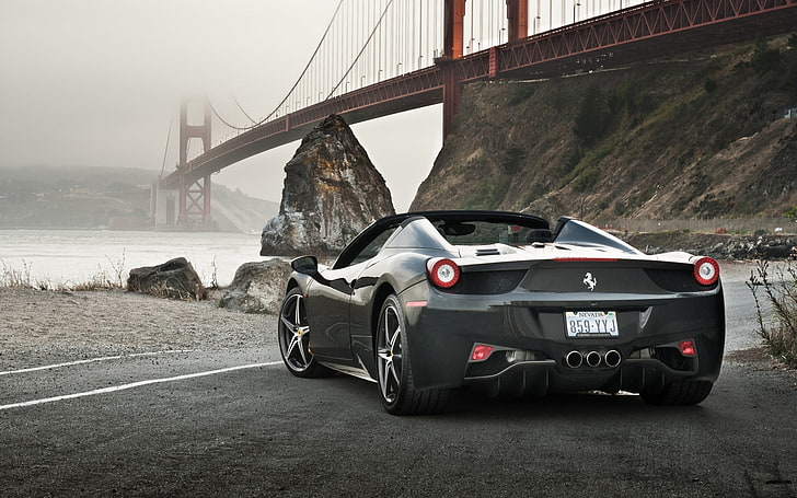 черно Ferrari спортно купе, Ferrari, път, мост, Ferrari 458 Spider, кола, черни автомобили, мост Golden Gate, HD тапет