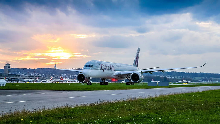 qatar a350, maskapai, pesawat terbang, bandara, langit, awan, Wallpaper HD