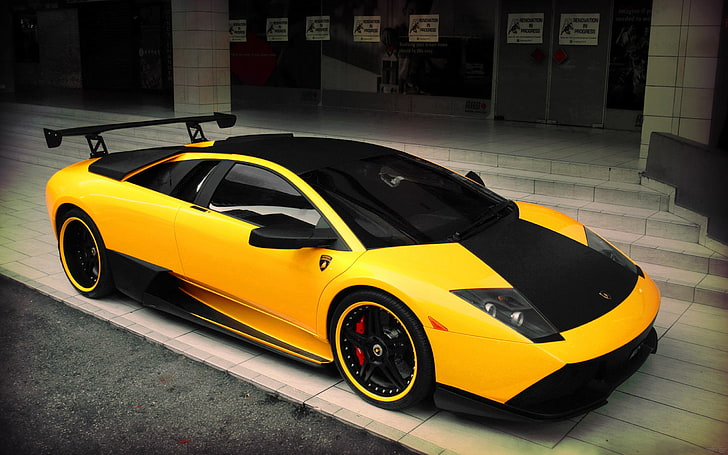 Lamborghini Huracan noir et jaune garé sur le bord de la route, voiture, Lamborghini, Lamborghini Murcielago, supercars, voitures jaunes, véhicule, Fond d'écran HD