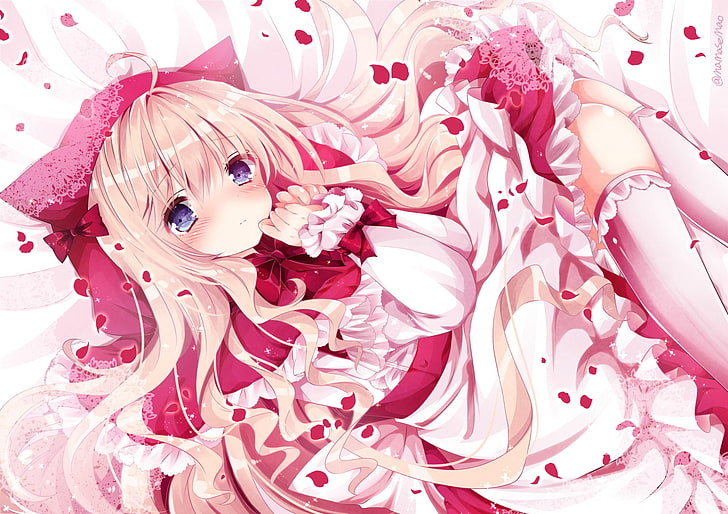 аниме девушка, платье, розовые волосы, лежа, застенчивое выражение, аниме, HD обои
