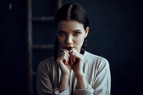 Виктория Соколова, женщины, косички, лицо, портрет, руки в волосах, лестницы, HD обои HD wallpaper
