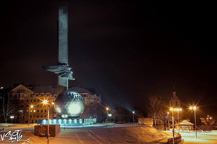 braunes konkretes Gebäude, Schnee, Nacht, Stadt, die Stadt, Kugel, Gagarin, Vladimir Smith, Kaluga, HD-Hintergrundbild