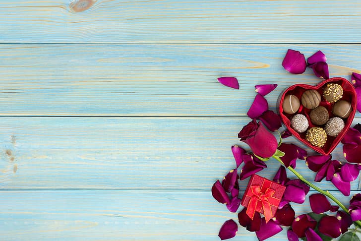 gift, heart, roses, petals, candy, red, love, wood, flowers, romantic, chocolate, valentine's day, gift box, HD wallpaper