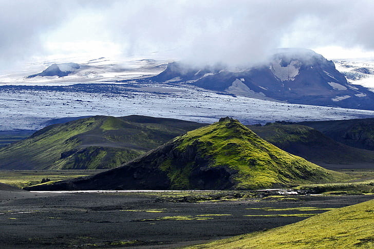 зеленая и черная горная пейзажная фотография, Исландия, Исландия, Ледники, Landmannalaugar, Исландия, черная гора, пейзаж, фото, Европа, пеший туризм, горы, поля лавы, черная пустыня, зеленая трава, снег, базальт, река, гора, природа, вулкан, сцены, на улице, HD обои
