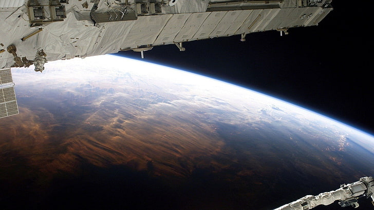 aufblasbarer Schwarzweiss-Pool, Raumschiff, Raum, Erde, Raumstation, HD-Hintergrundbild