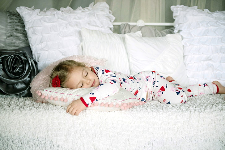 girl's white and red footie pajamas, children, background, stay, Wallpaper, mood, bed, sleep, pillow, sleeping, girl, widescreen, kids, child, full screen, HD wallpapers, relaxation, rosette, HD wallpaper