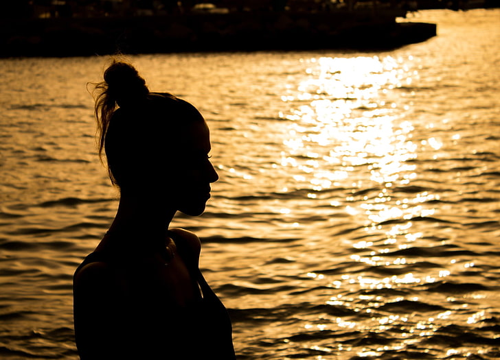 المرأة ، غروب الشمس ، صورة ظلية ، الماء، خلفية HD