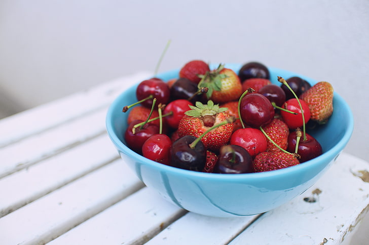 bowl of strawberries and cherries, berries, strawberry, cherry, black cherry, vitamins, HD wallpaper