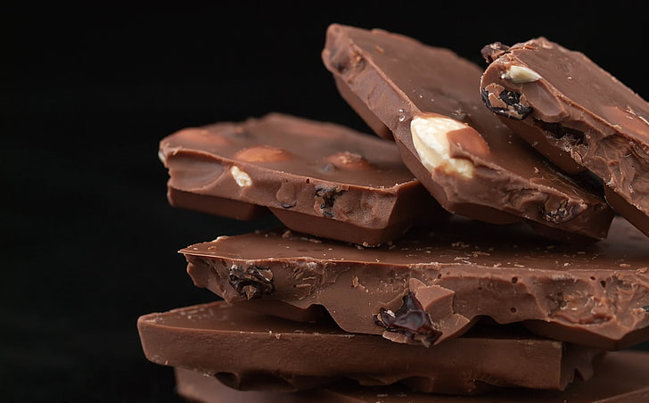 barres de chocolat, macro, chocolat, noix, raisins secs, Fond d'écran HD