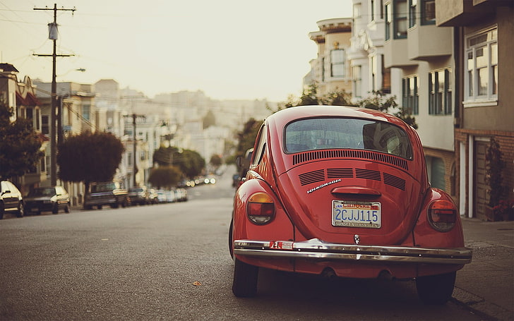 червен Volkswagen Beetle купе, кола, Volkswagen, Volkswagen Beetle, червени автомобили, дълбочина на полето, път, улица, отблизо, сграда, HD тапет