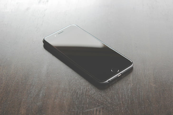spazio grigio iPhone 6 sulla cima di un tavolo, telefono cellulare, smartphone, telefono, tecnologia, comunicazione, touch screen, tecnologia wireless, mobilità, moderno, attrezzatura, oggetto singolo, Sfondo HD