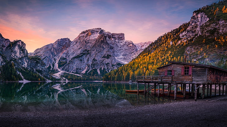 Lago Di Braies Dolomites Italu Lake Pragser Wildsee Autumn Morning 4k Ultra HD Desktop Wallpapers สำหรับคอมพิวเตอร์แล็ปท็อปแท็บเล็ตและโทรศัพท์มือถือ 3840 × 2160, วอลล์เปเปอร์ HD