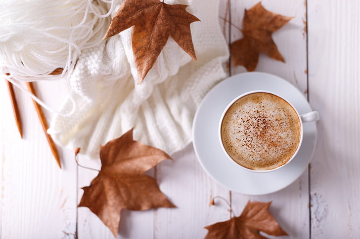 秋、葉、背景、カラフル、スカーフ、木材、カップ、コーヒー、コーヒー1杯、メープル、 HDデスクトップの壁紙