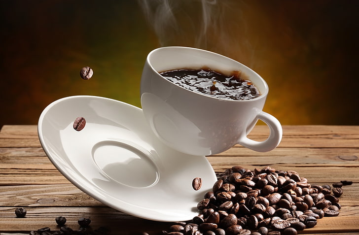 белая кофейная чашка с блюдцем, кофе, кофейные зерна, чашки, напиток, HD обои