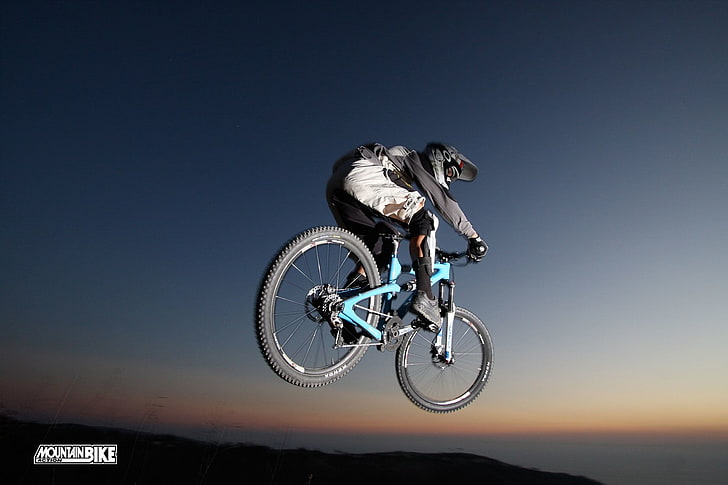 sepeda gunung suspensi penuh biru dan putih, Olahraga, Sepeda, Sepeda Gunung, Wallpaper HD